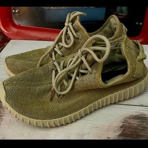 Adidas Yeezy 350 V1 Carmel/Tan size 39 women’s size 8